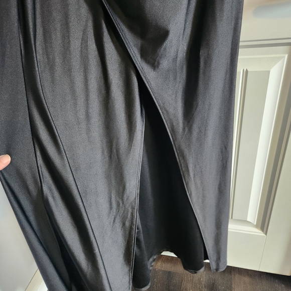 Black One-Shoulder Evening Gown with Side Slit - Picture 3 of 4